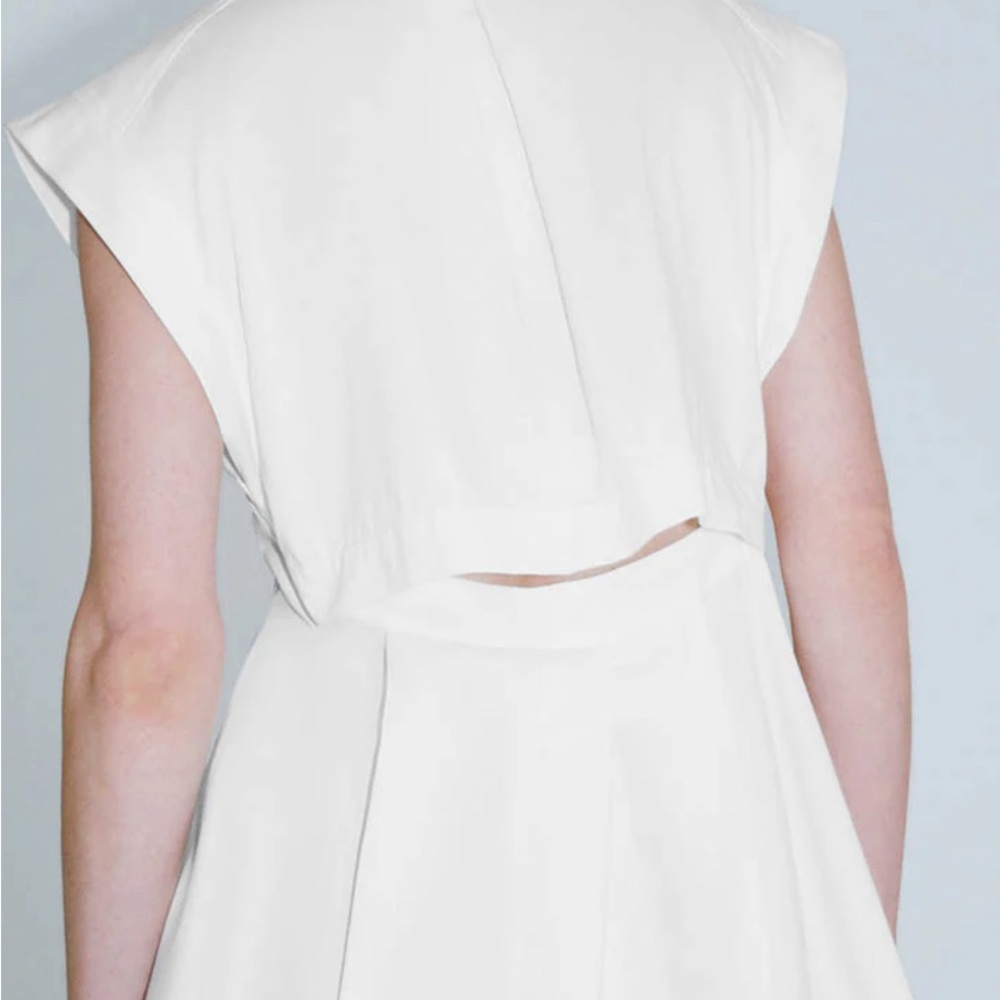 NWT Urban Revivo SLEEVELESS SKATER SHIRT Size: Small - Picture 2 of 6